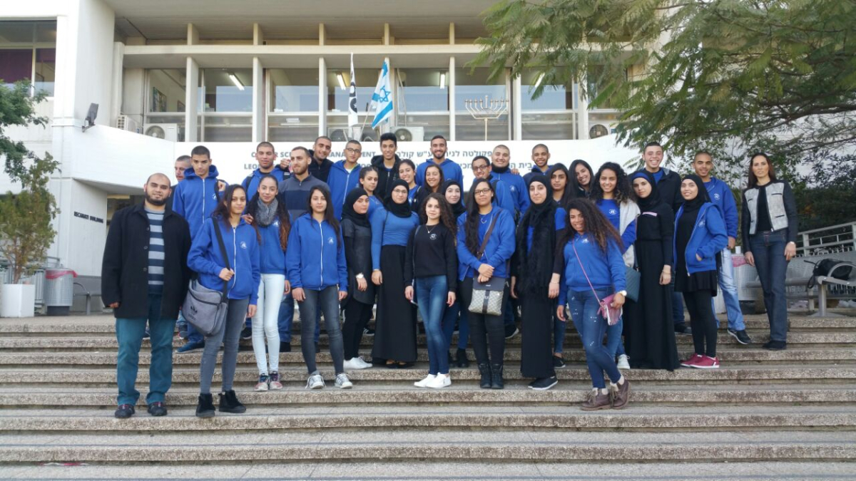 بالصور: يوم استكشافي في جامعة تل أبيب لطلاب الثاني عشر في مدرسة أجيال